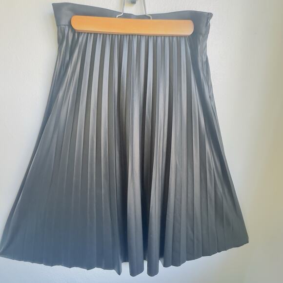 Zara Woman Black Pleated Faux Leather Midi Skirt Size Small Knife Pleat A-Line - Picture 5 of 13